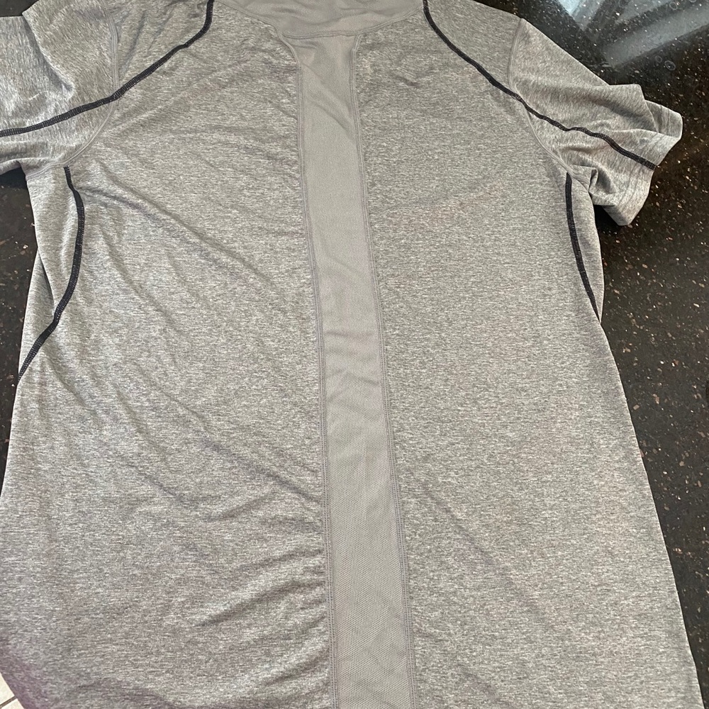 Men’s under armour/Nike grey med